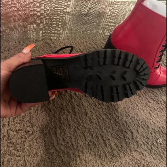 Red boots - Picture 3 of 3